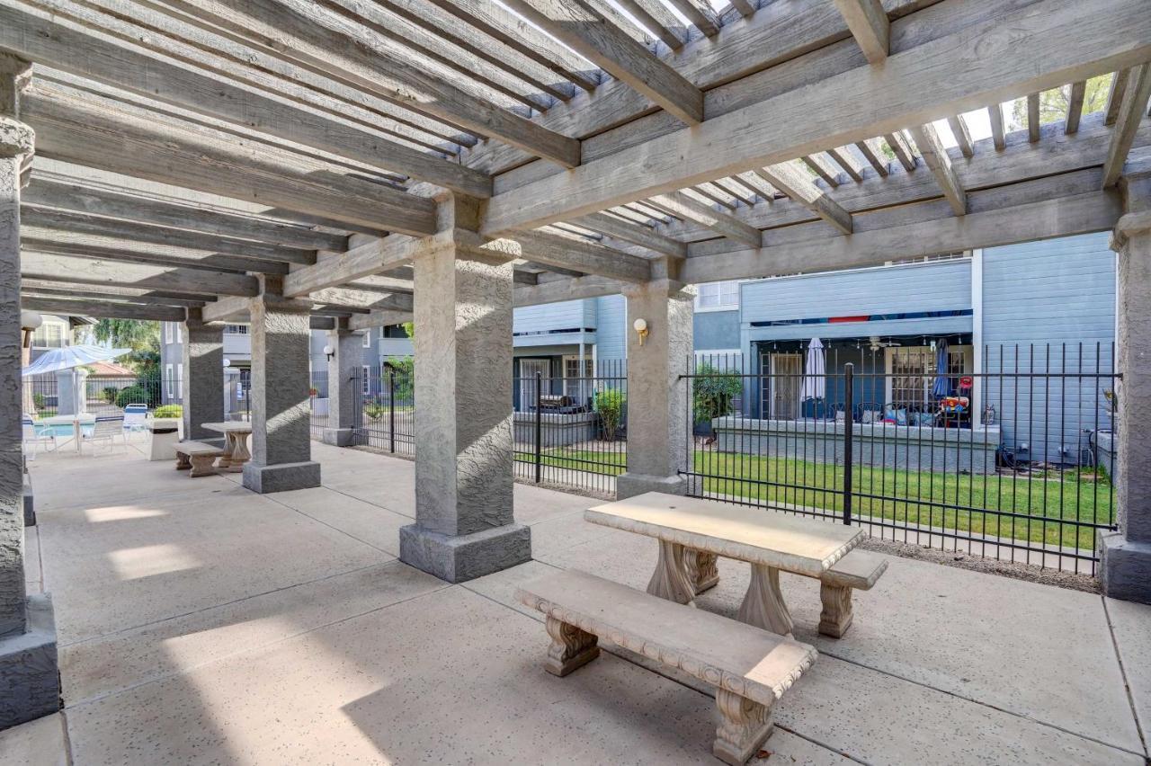 Pet-Friendly Condo With Pool About 7 Mi To Dtwn Chandler Exterior foto