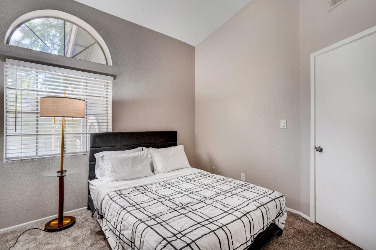 Pet-Friendly Condo With Pool About 7 Mi To Dtwn Chandler Exterior foto